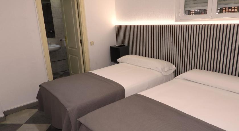 HOSTAL HENARES