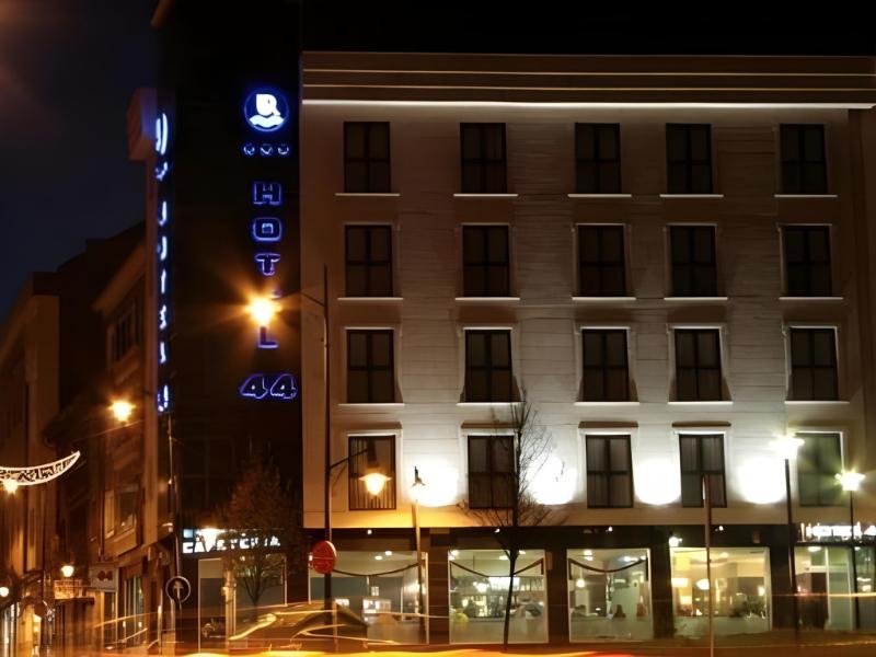 Hotel 44