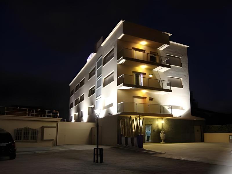 Hotel H