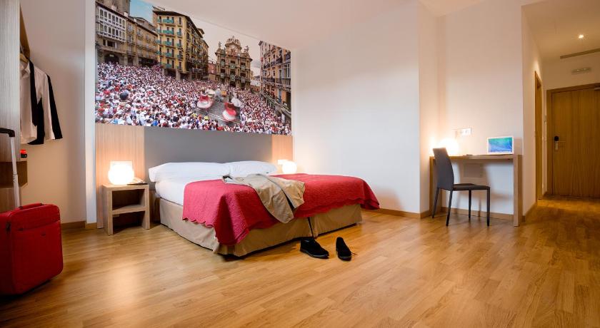 IRAIPE Pamplona Hostal Auto Check-in