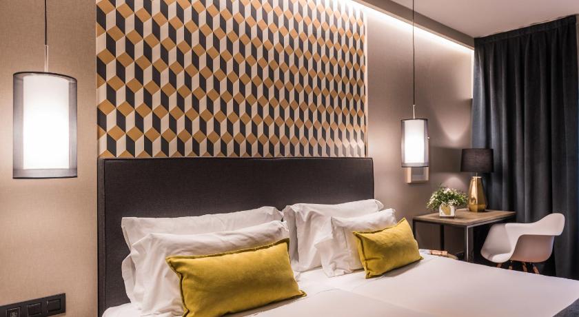 Up Rooms Vic Hotel